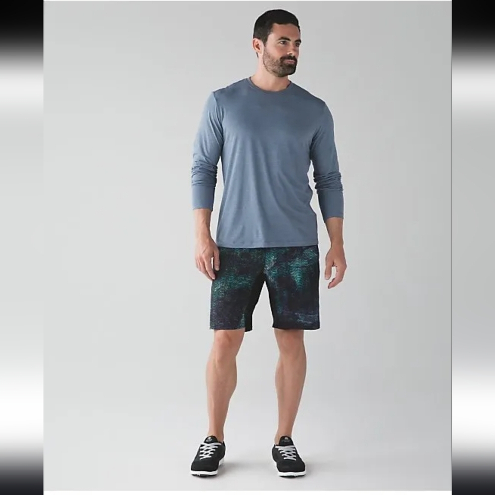 Lululemon Seawheeze 2016 Men’s Surge T.H.E. Shorts 9” Iridescent Wave Print S
